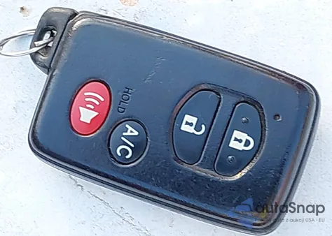 2010 Toyota Prius Iv z USA, uszkodzony, nr VIN JTDKN3DU6A1280348